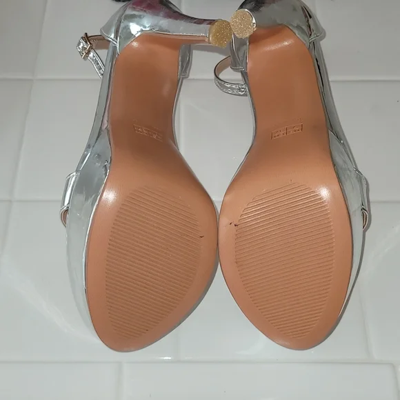 Silver Platform Heels - Picture 4 of 4